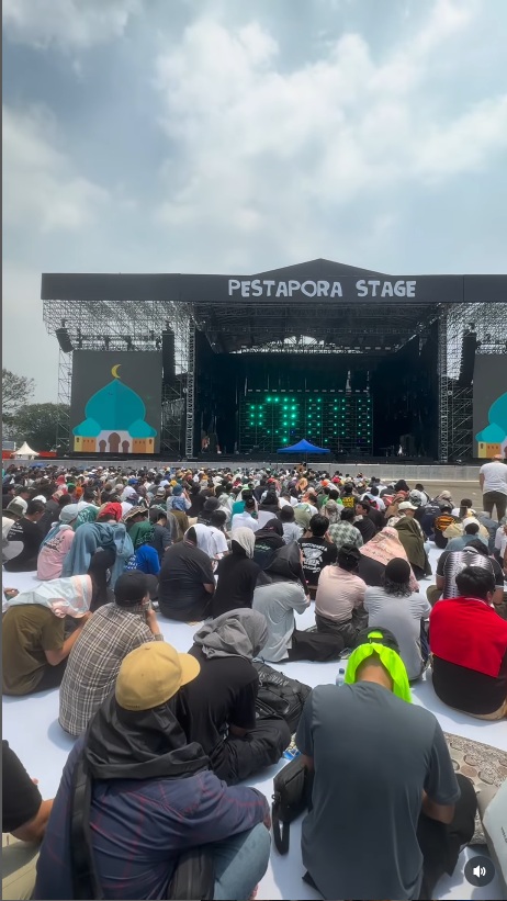 3 Potret Rhoma Irama Jadi Khatib Salat Jumat di Pestapora 2025, Ribuan Jamaah Hadir