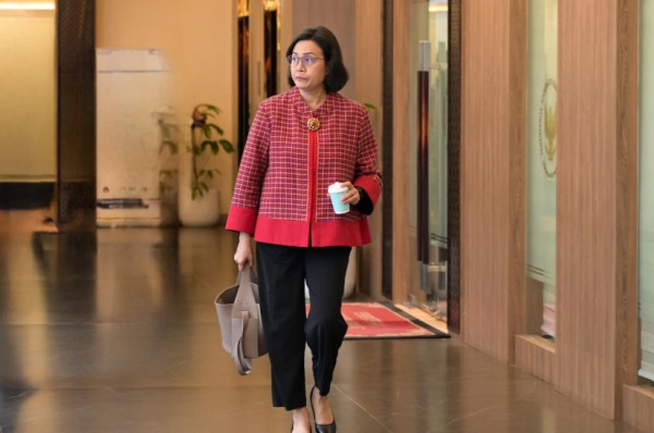 5 Potret Gaya Outfit Sri Mulyani, Menteri Keuangan yang Kena Reshuffle Kabinet