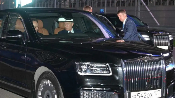 The Beast Versi Rusia: Ketika Putin dan Kim Jong Un Pamer Kekuatan di Atas Roda Lapis Baja