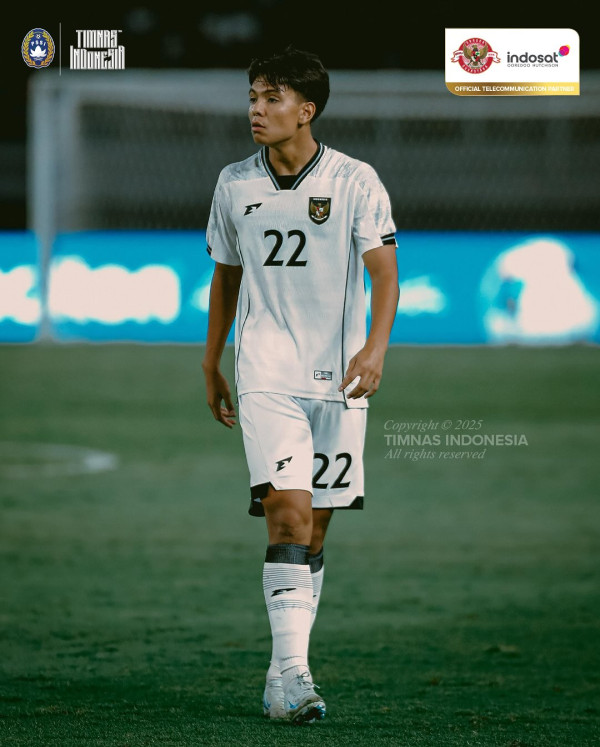 3 Potret Tampan Adrian Wibowo yang Debut dengan Timnas Indonesia Melawan Lebanon