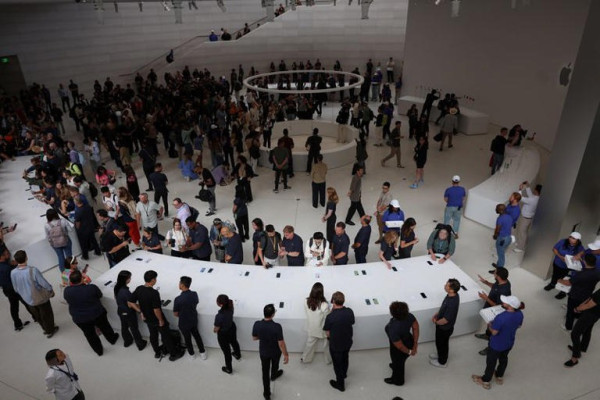 Di Bawah Bayang-Bayang Tarif Trump, Apple Nekat Naikkan Harga iPhone 17 Pro