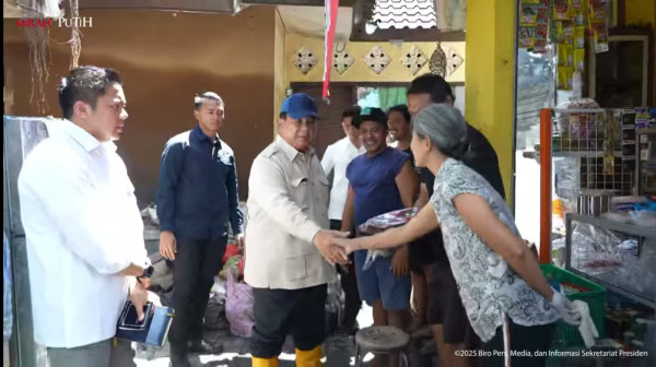 Warga Terdampak Banjir di Bali Curhat ke Prabowo