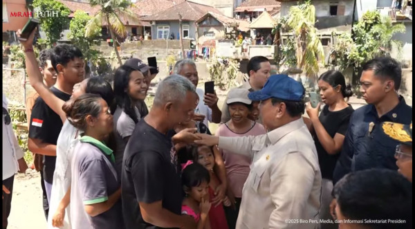 Warga Terdampak Banjir di Bali Curhat ke Prabowo