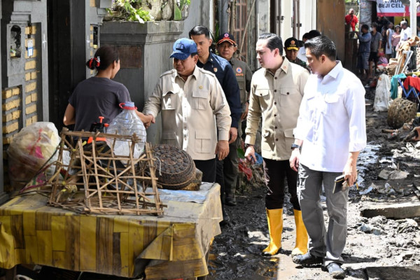 Momen Prabowo Susuri Gang-gang Cek Warga Terdampak Banjir Bali