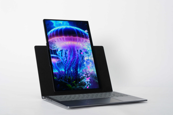 Masa Depan Dunia Kerja Menurut Lenovo: Laptop Berlayar Putar Hingga Meja Cerdas Pelacak Wajah