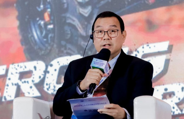 Dari Cimahi ke Panggung Dunia: Kisah Fin Komodo, Banteng Besi Asli Indonesia yang Guncang Konferensi Teknologi di China
