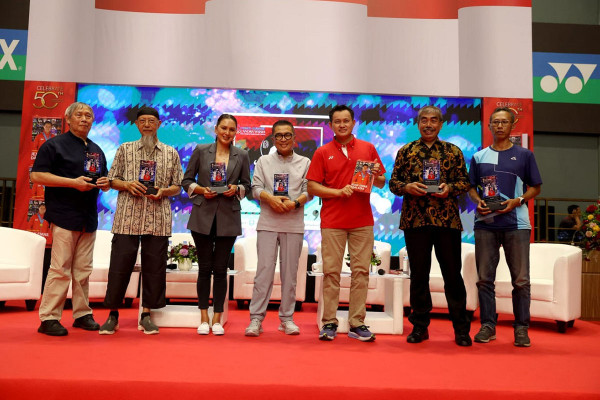 Jejak Emas dari Atas: Buku Biografi Candra Wijaya, Kisah Inspirasi dari Sang Legenda untuk Generasi Muda