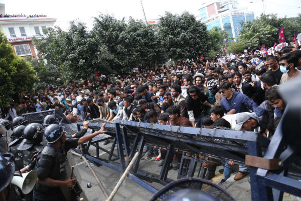 Asia Spring dan Arab Spring, Serupa tapi Tak Sama