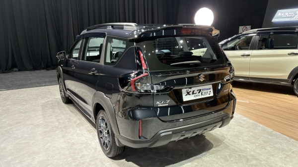 Suzuki Ciptakan Kasta Tertinggi XL7 Lewat Edisi Kuro Rp312 Jutaan, Ini 7 Perbedaannya!
