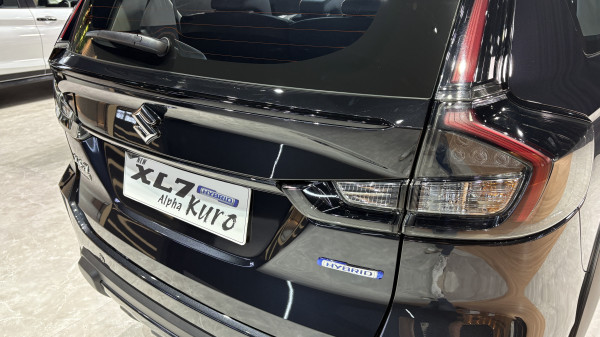 Suzuki Ciptakan Kasta Tertinggi XL7 Lewat Edisi Kuro Rp312 Jutaan, Ini 7 Perbedaannya!