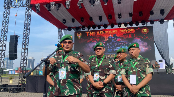 Rangkaian HUT TNI di Monas, Angkatan Darat Pamerkan Tank Harimau