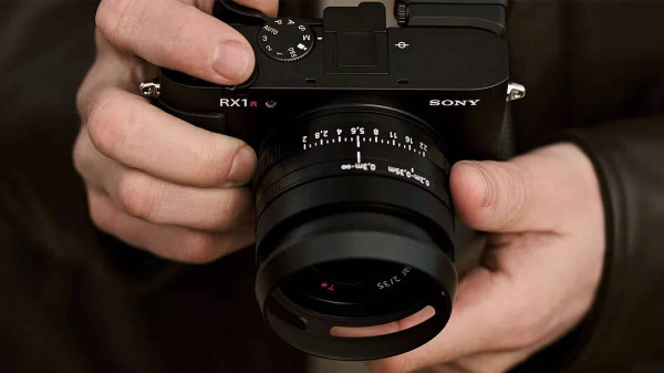 Monster 61 Megapiksel dalam Genggaman: Sony RX1R III Meluncur di Indonesia dengan Harga Nyaris Rp80 Juta