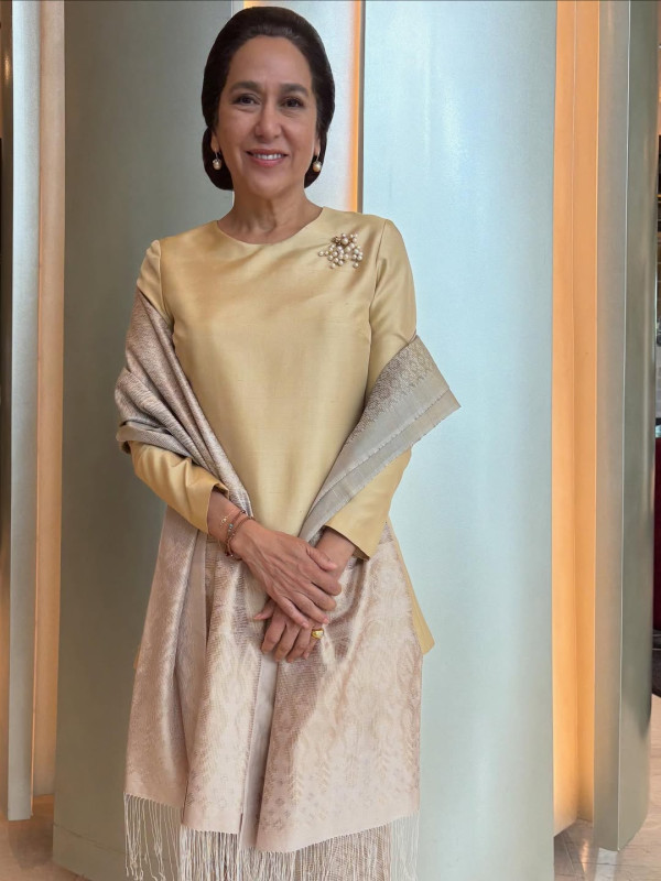 5 Potret Cantik Kartika Sari Dewi, Putri Soekarno yang Baru Berziarah ke Makam sang Ayah