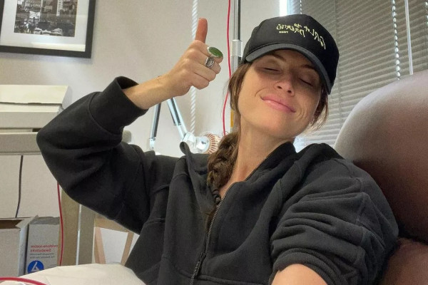 12 Artis Hollywood Mengidap Penyakit Lyme, Kondisi Bella Hadid Mengkhawatirkan