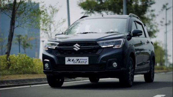 Suzuki Perkenalkan New XL7 Hybrid Alpha Kuro, Desain Elegan Serba Hitam!