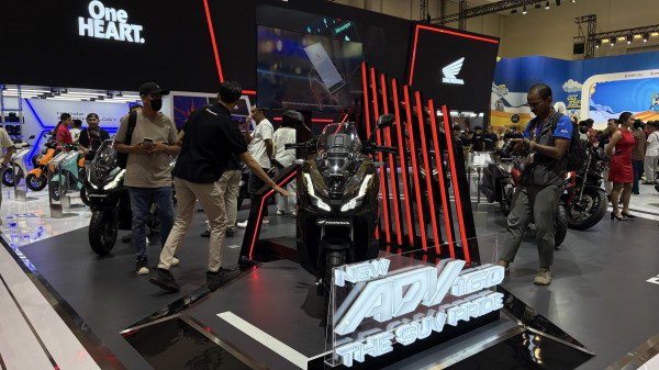 Sang Raja Petualang Berevolusi: Honda ADV160 Canggih Debut di IMOS 2025, Sinyal Masa Depan Honda