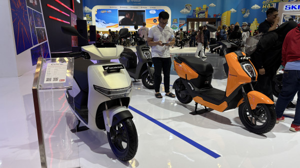 Sang Raja Petualang Berevolusi: Honda ADV160 Canggih Debut di IMOS 2025, Sinyal Masa Depan Honda