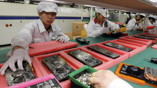 Mengapa iPhone Diproduksi di China? Bukan Karena Murah, Ini Penjelasannya!