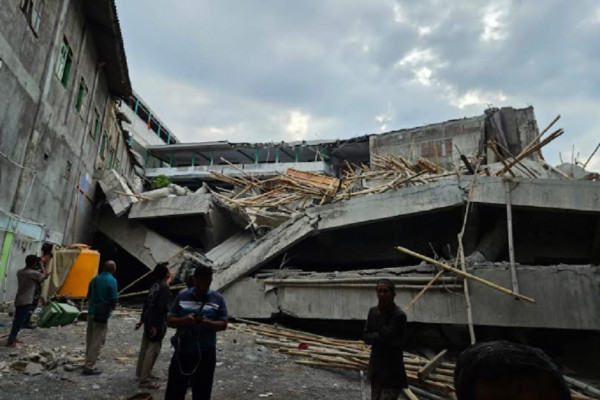 Korban Bangunan Ambruk Ponpes Al Khoziny Sidoarjo, Polda Jatim: 1 Meninggal dan 79 Terluka