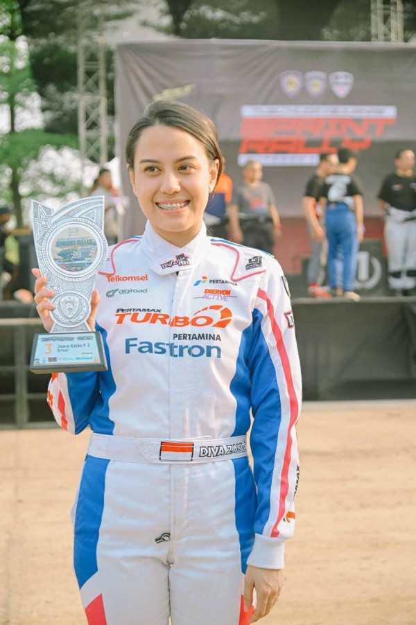 Profil Diva Zahra, Pembalap Cantik yang Tampil Moncer di Kejurnas Sprint Rally 2025