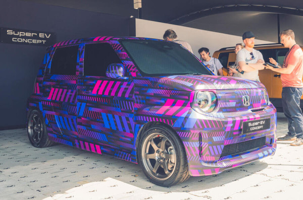 Honda di Japan Mobility Show 2025: Antara Gemuruh Masa Depan dan Bayangan Tradisi yang Sulit Ditinggalkan
