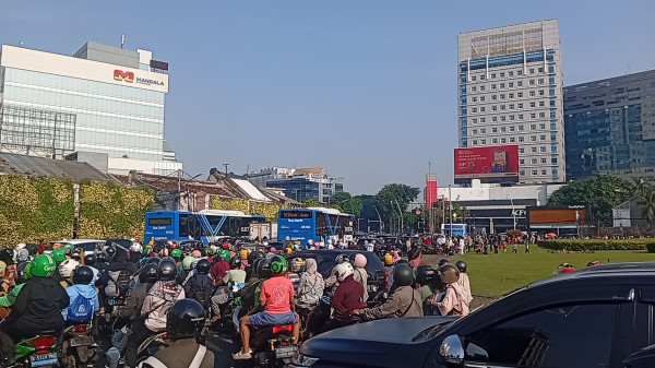 Lalin Sekitar Tugu Tani Macet Total Jelang HUT ke-80 TNI di Monas
