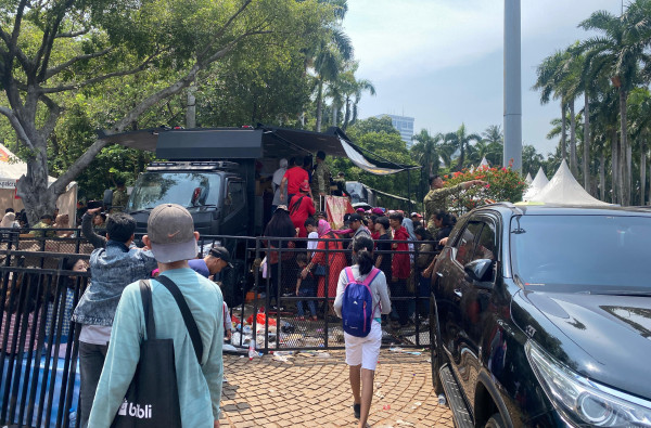 Hadiri HUT ke-80 TNI di Monas, Warga: Alhamdulillah Ada Makanan Gratis