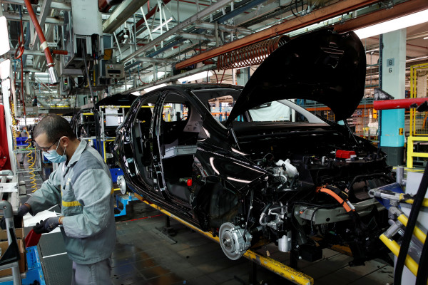 Badai PHK Massal Hantam Otomotif Eropa: Renault Siap Pangkas 3.000 Karyawan, Total Korban Tembus 34.000 Jiwa di 2025!