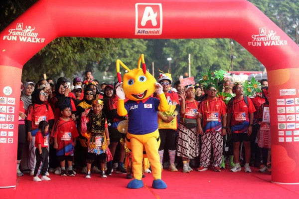 Keseruan Alfamidi Family Day Fun Walk 2025, Jalan Sehat Sambil Pilah Sampah