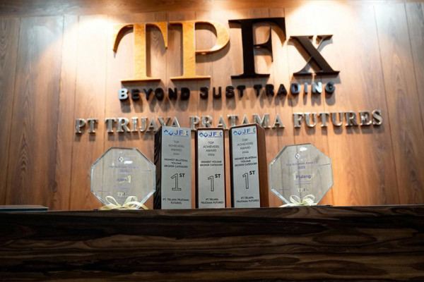 TPFx Raih Predikat Pialang dengan Volume Transaksi Tertinggi di JFx dan KBI