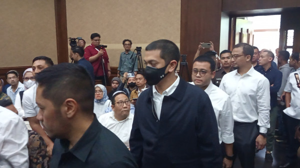Penampakan Anak Riza Chalid Kerry Adrianto Jalani Sidang Dakwaan