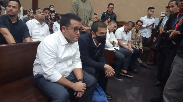 Penampakan Anak Riza Chalid Kerry Adrianto Jalani Sidang Dakwaan