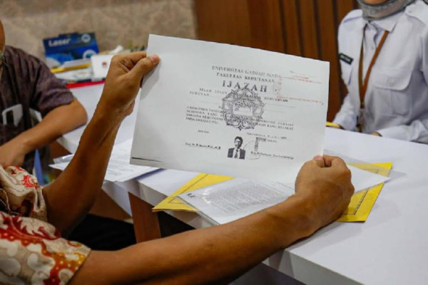 Dapat Salinan Ijazah Jokowi dari KPU DKI Jakarta, Bonatua: Ini Dokumen untuk Publik
