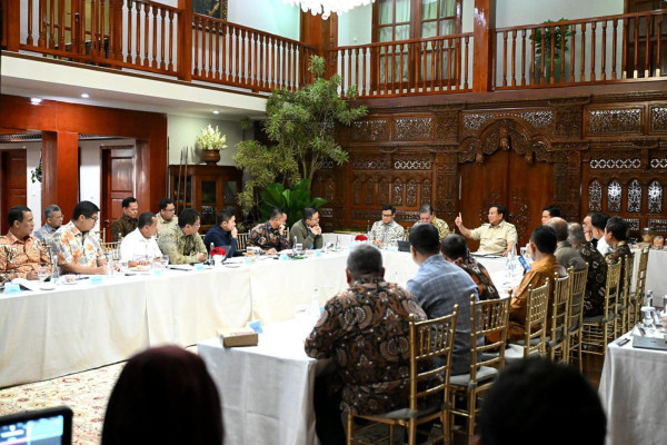 Momen Prabowo Kebut Rapat di Minggu Malam, Bahas Keuangan hingga Devisa Ekspor