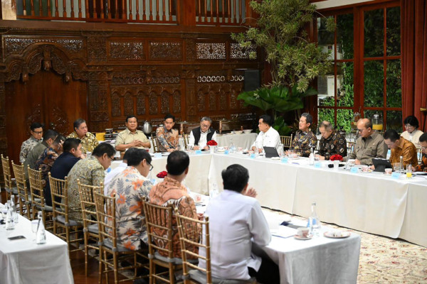 Momen Prabowo Kebut Rapat di Minggu Malam, Bahas Keuangan hingga Devisa Ekspor