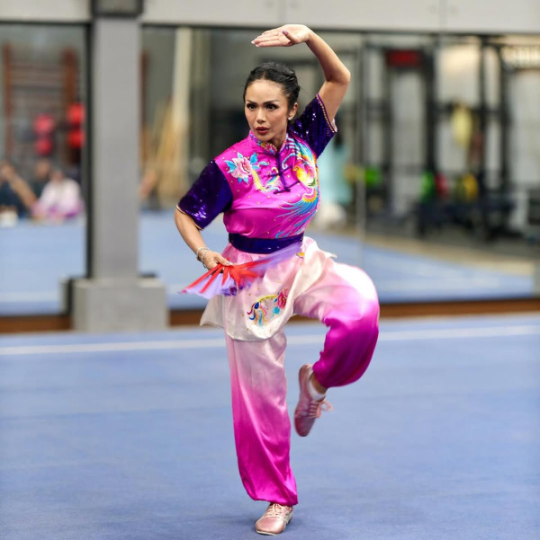 Potret Krisdayanti Semangat Latihan Wushu sebelum Tanding ke China