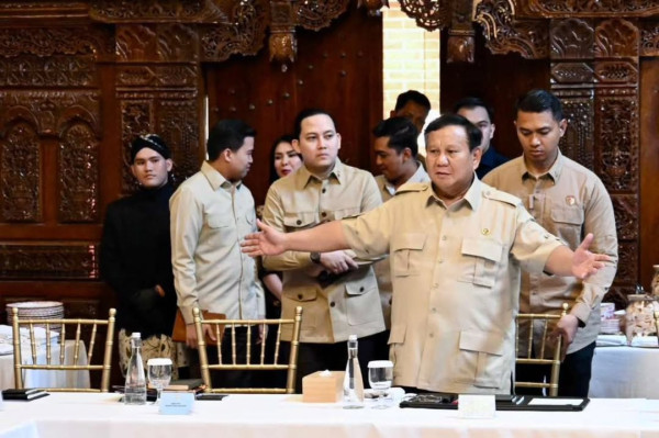 Rapat Terbatas di Kertanegara, Prabowo Beri Arahan Khusus ke Mendikti Saintek hingga Purbaya