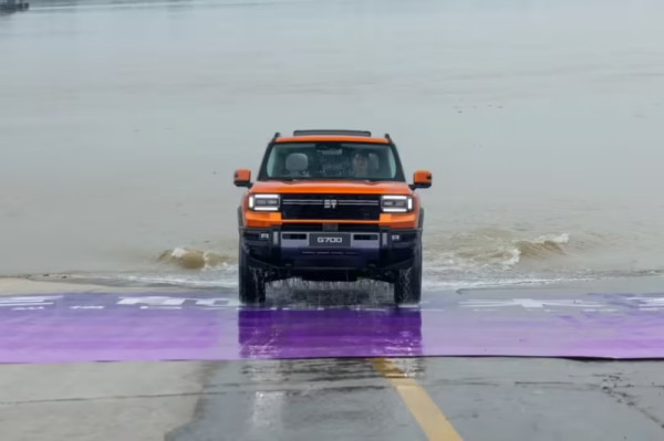 Ini Mobil Bukan Kapal, SUV Jetour G700 Seharga Rp800 Jutaan Sukses Berenang Seberangi Sungai 1,5 KM