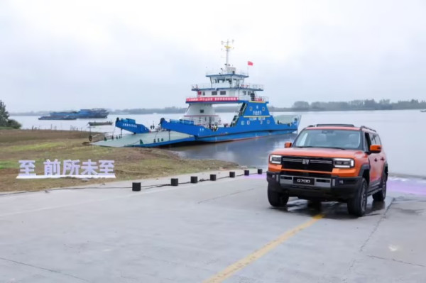 Ini Mobil Bukan Kapal, SUV Jetour G700 Seharga Rp800 Jutaan Sukses Berenang Seberangi Sungai 1,5 KM