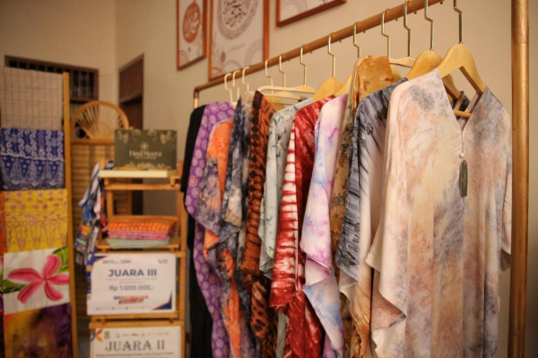 Mengubah Daster Jadi Fashion Elegan, UMKM Binaan BRI “Findmeera” Buktikan Perempuan Bisa Berdaya dari Rumah