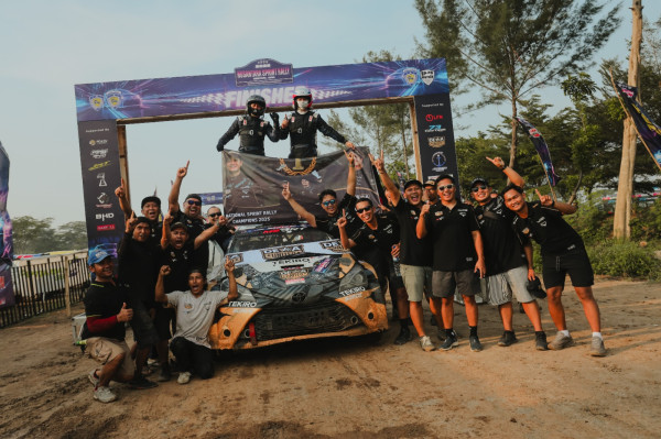 Sirkuit Kolam Lumpur di Semarang, Dewa United Motorsports Malah Kunci Juara Nasional Tim Rally 2025!