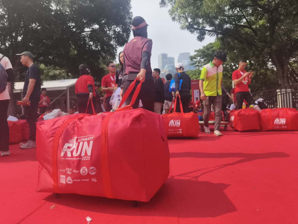 Demi Goodie Bag Viral dan Lari Impian, Peserta Alfamart Run ini Rela Tempuh 570 KM ke Jakarta!