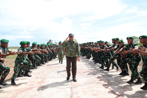 Menhan: Prajurit TNI dan Rakyat Bersatu Bangun Pertahanan Pulau Terdepan
