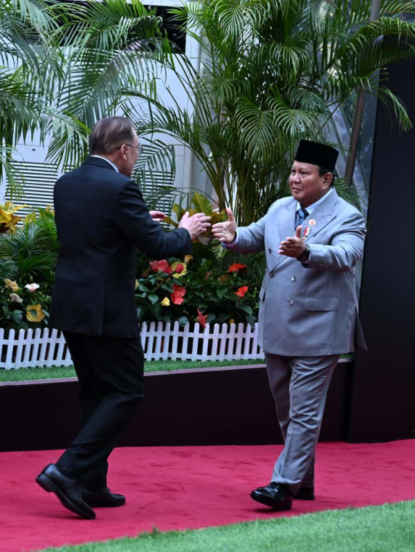 Sambutan Hangat Anwar Ibrahim untuk Prabowo di KTT ASEAN