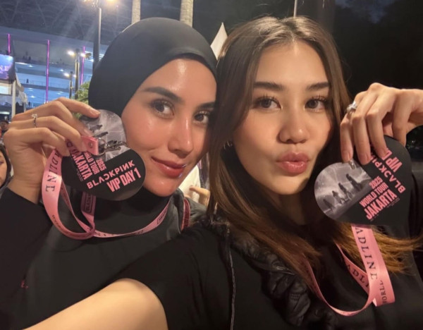 4 Potret Artis Nonton BLACKPINK di Hari Pertama, Ashanty dan Keluarga Paling Kompak