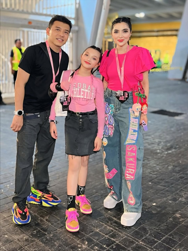 4 Potret Artis Nonton BLACKPINK di Hari Pertama, Ashanty dan Keluarga Paling Kompak