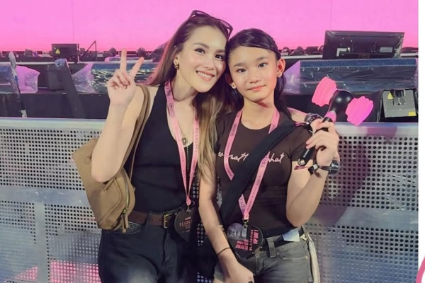 4 Potret Artis Nonton BLACKPINK di Hari Pertama, Ashanty dan Keluarga Paling Kompak