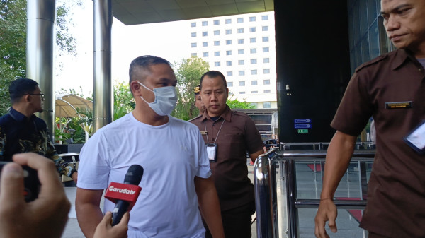 Penampakan Gubernur Riau Abdul Wahid Tiba di KPK usai Terjaring OTT