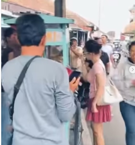 Yuni Shara Asyik Kepergok Jajan di Pasar Yogyakarta, Gaya Sederhana jadi Sorotan
