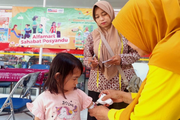 Sukses Digelar di 34 Kota, Alfamart Sahabat Posyandu bersama Cussons Baby Jangkau 3400 Penerima Manfaat